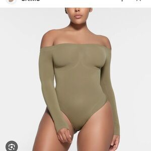 SKIMS Seamless Sculpt Off The Shoulder Bodysuit Size M Army